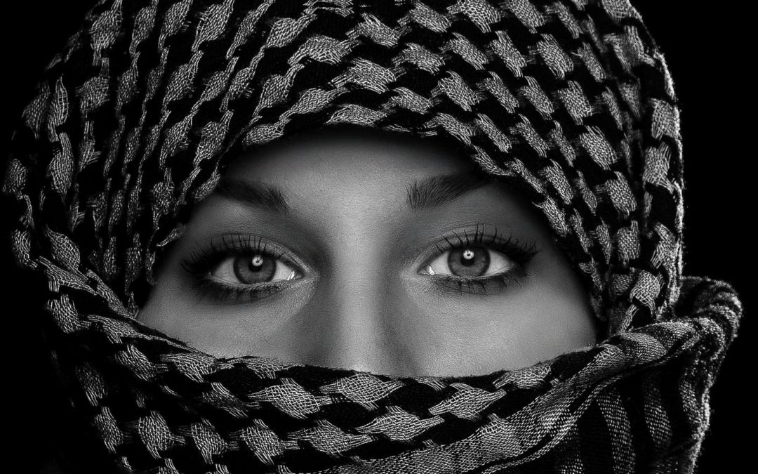 How Is Eyebrow Tinting Done?