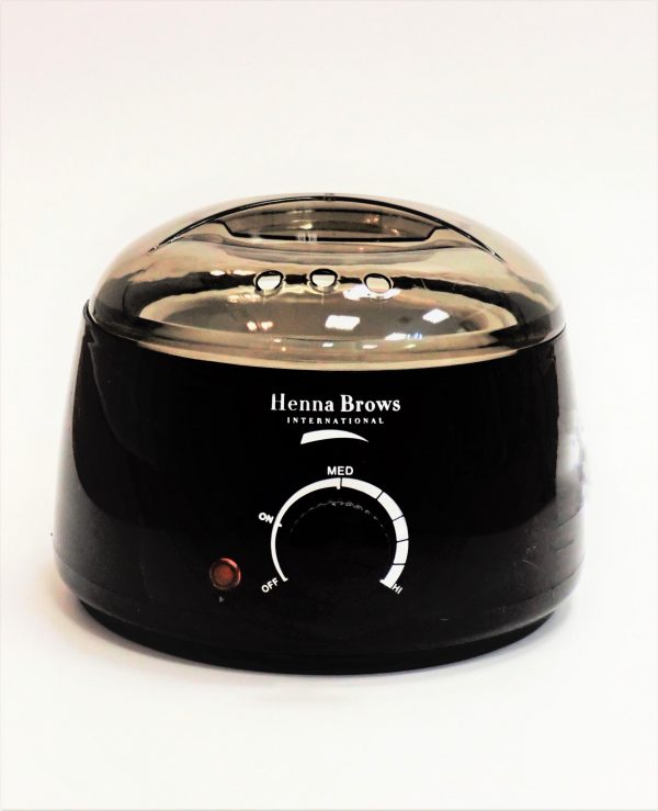 Henna Brows Professional Eyebrow Wax Pot comes with a clear plastic break-resistant lid