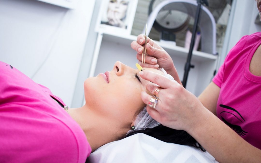 Looking For a Profitable Business? Become a Henna Brows Teacher