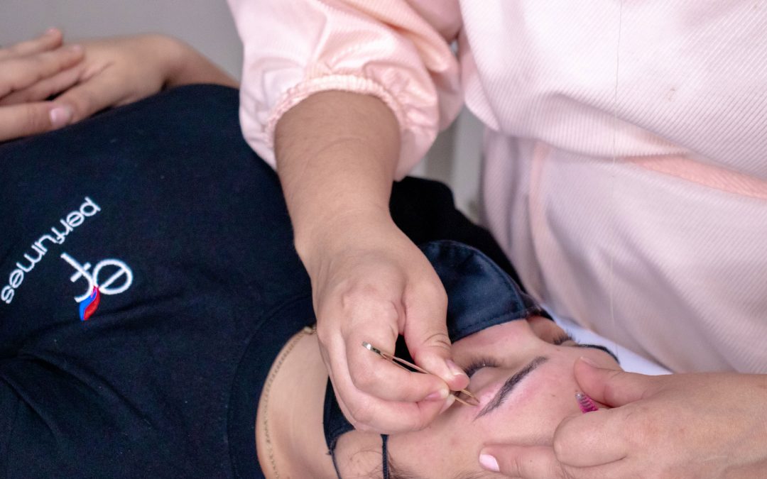 Why Should You Consider Taking An Online Henna Brow Course