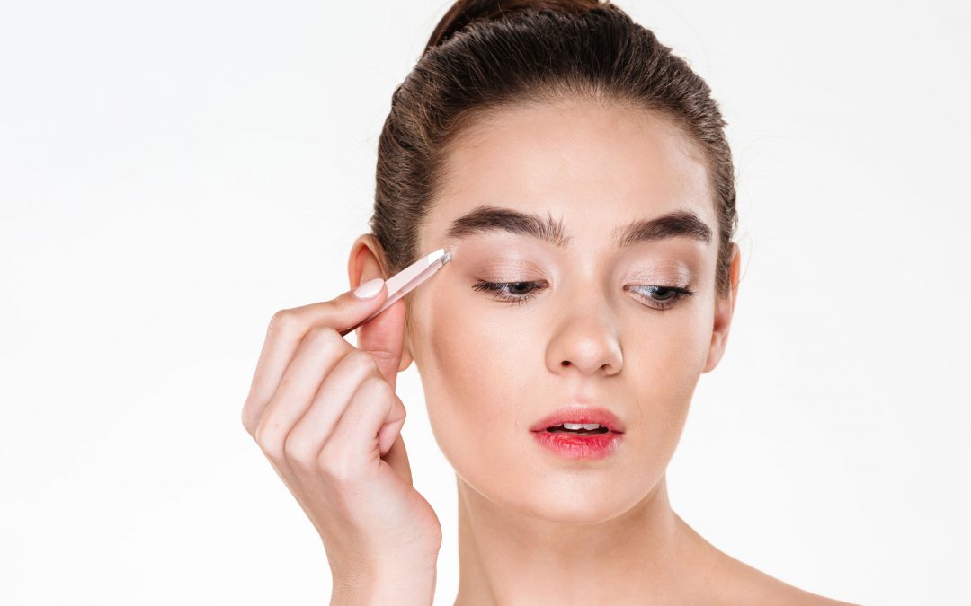 Tweezers or Waxing? The Best Way to Shape Your Brows