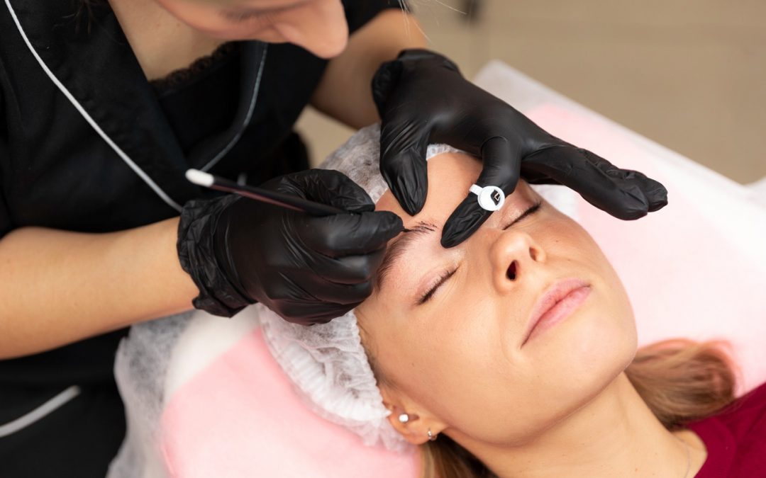 How to choose the correct type of eyebrow wax for use on the face